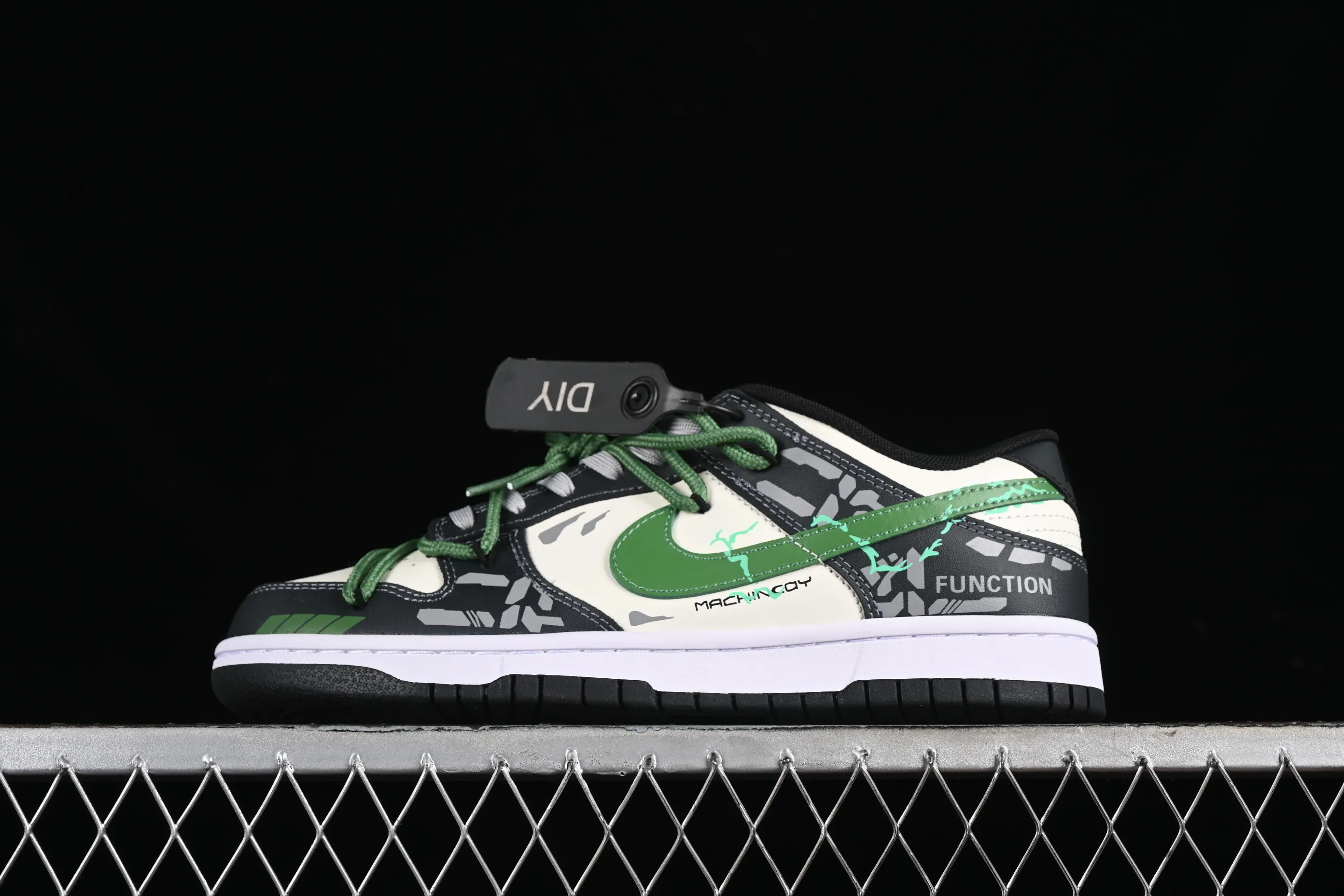 All Categories Nk SB Dunk Series Nk SB Dunk Low Low-top sneakers Nk Dunk Low FZBB Functional theme machine Gray beige green SB strap low-top casual sneakers DD1391-100